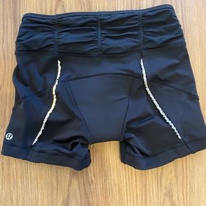 Lululemon bike shorts with padding, black
